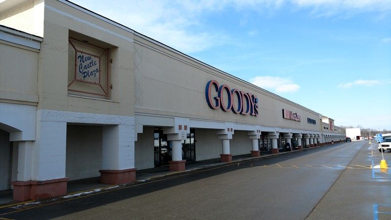 New Castle Plaza: 427-525 S Memorial Dr, New Castle, IN 47362
